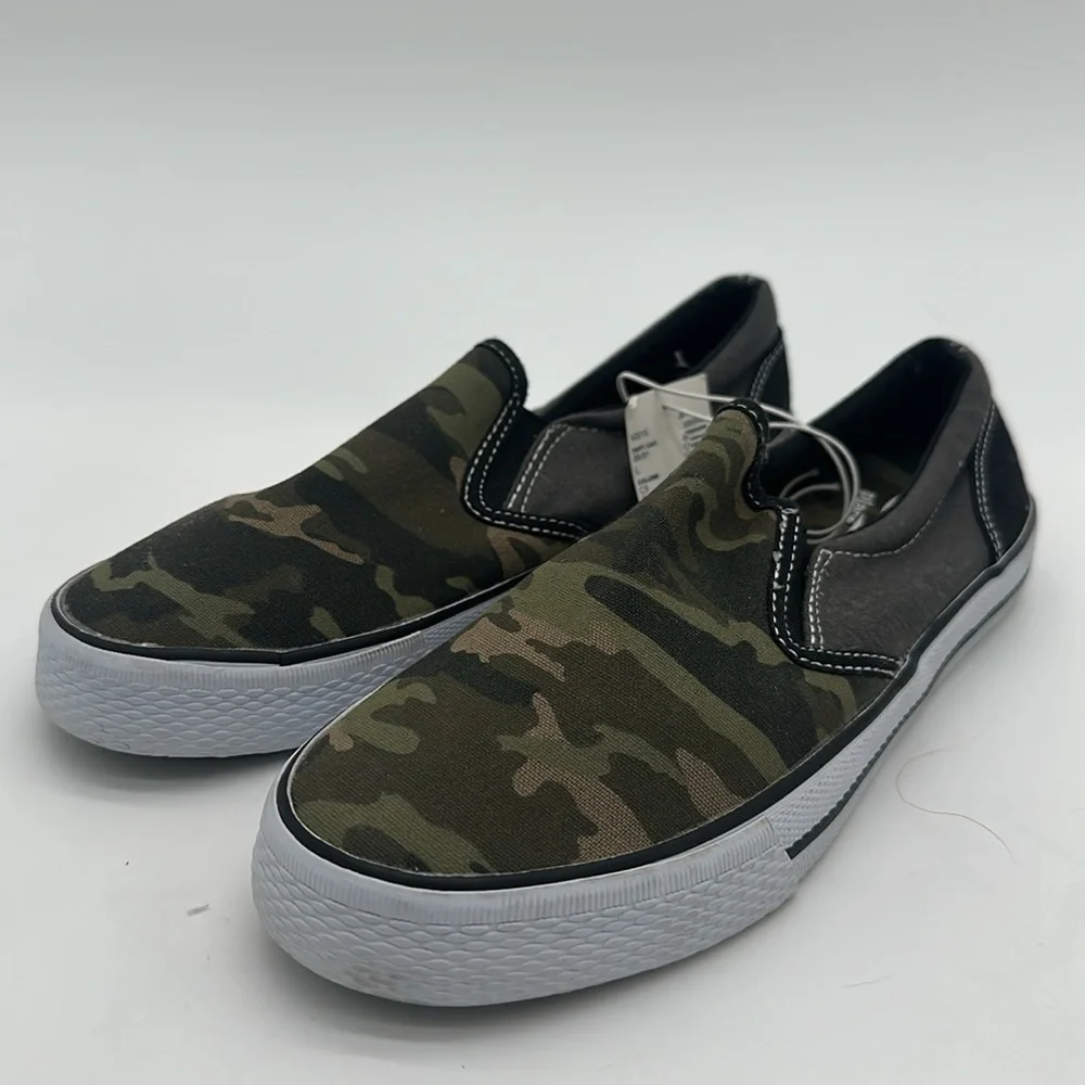 The Children's Place Green and Black Sneakers Size 3 Youth NWT